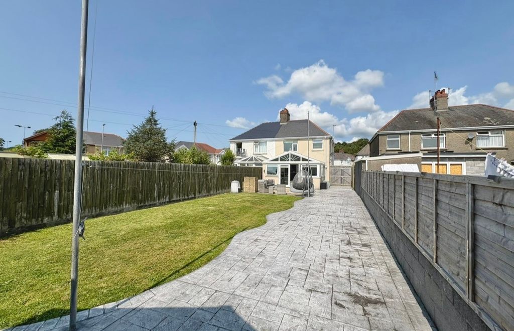 Property photo 2 of 21