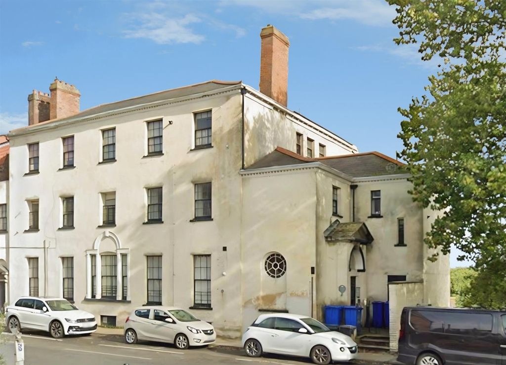 Property photo 1 of 16 Arnold House
