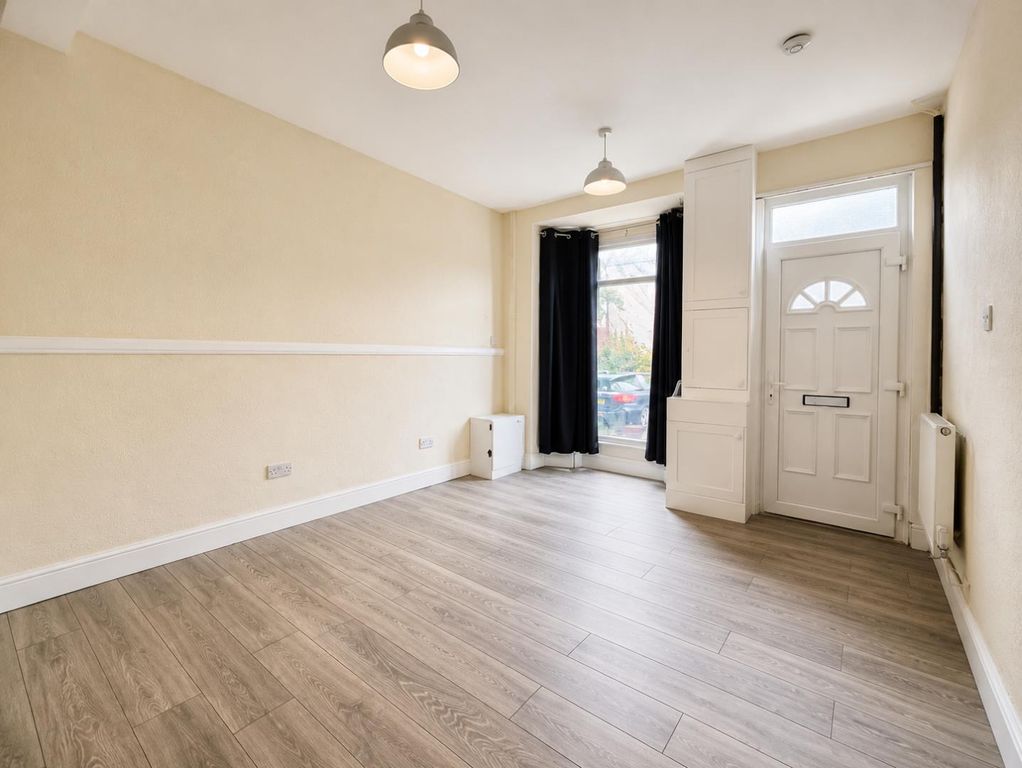 Property photo 2 of 9 2