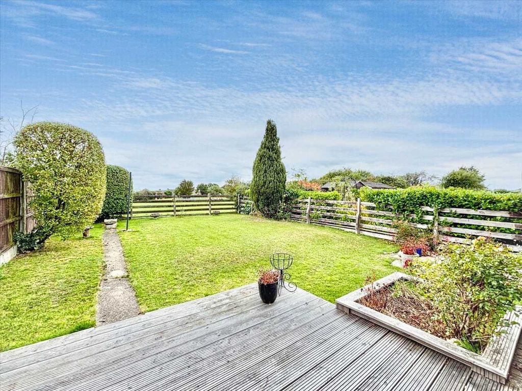Property photo 2 of 19 Garden