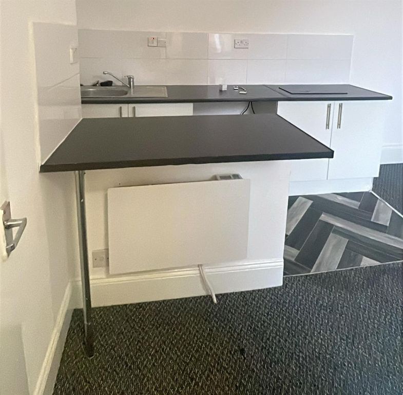 Property photo 3 of 4 Flat 4, 9 Hartington Road 12.Jpg