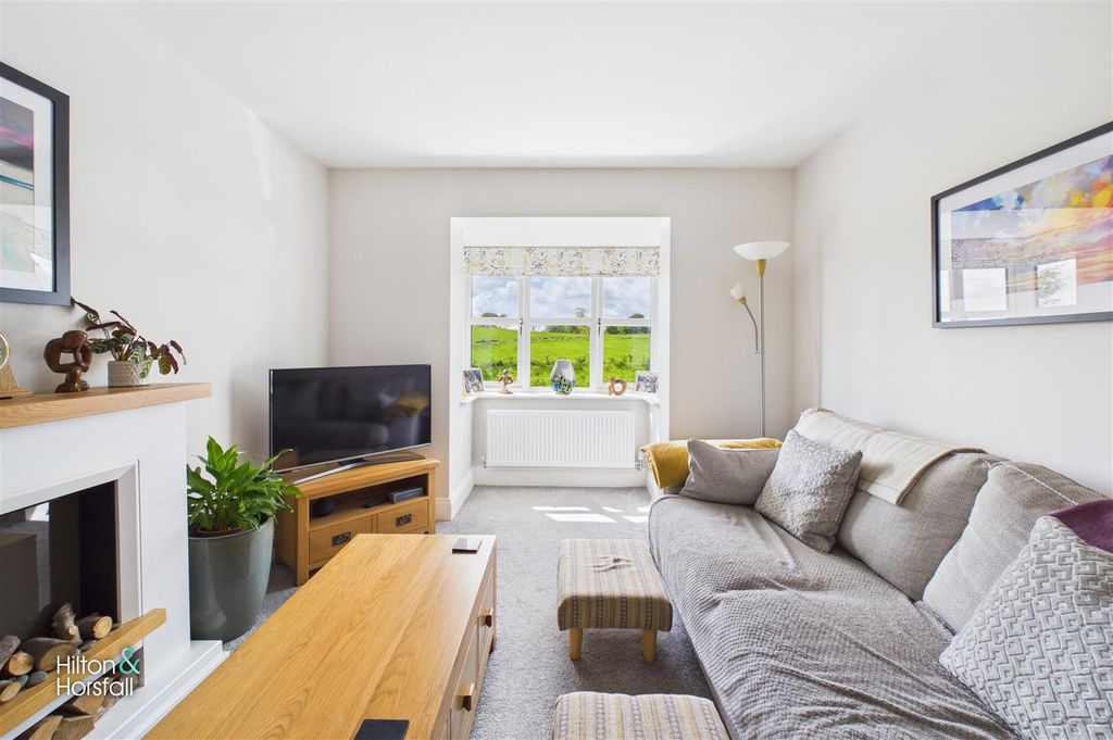 Property photo 3 of 24 Coates Road
