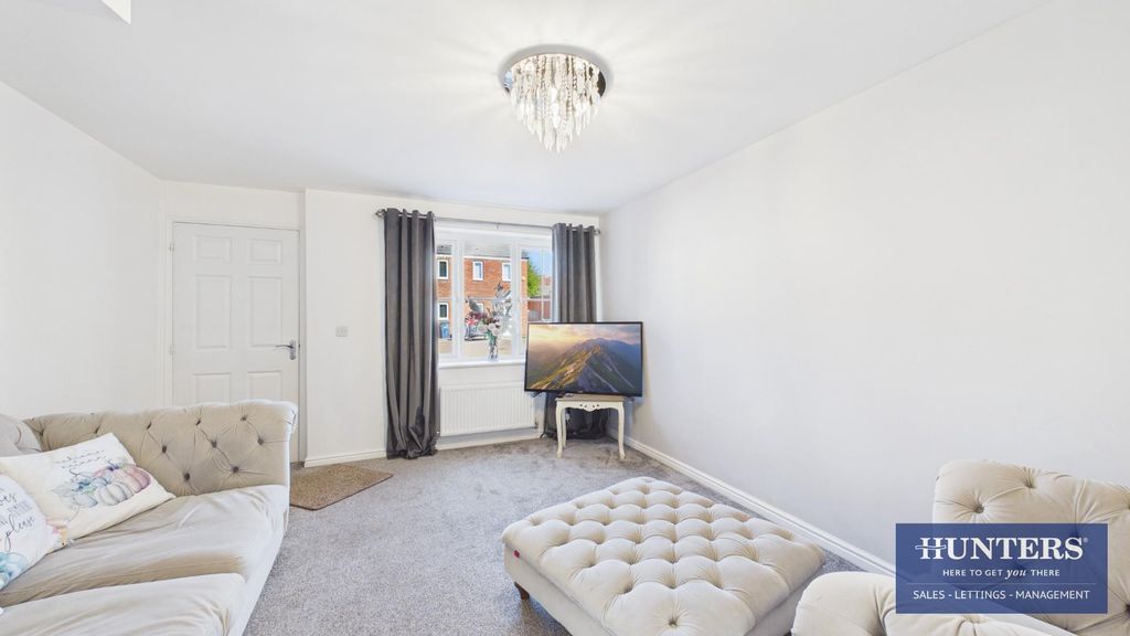 Property photo 3 of 20 Living Room