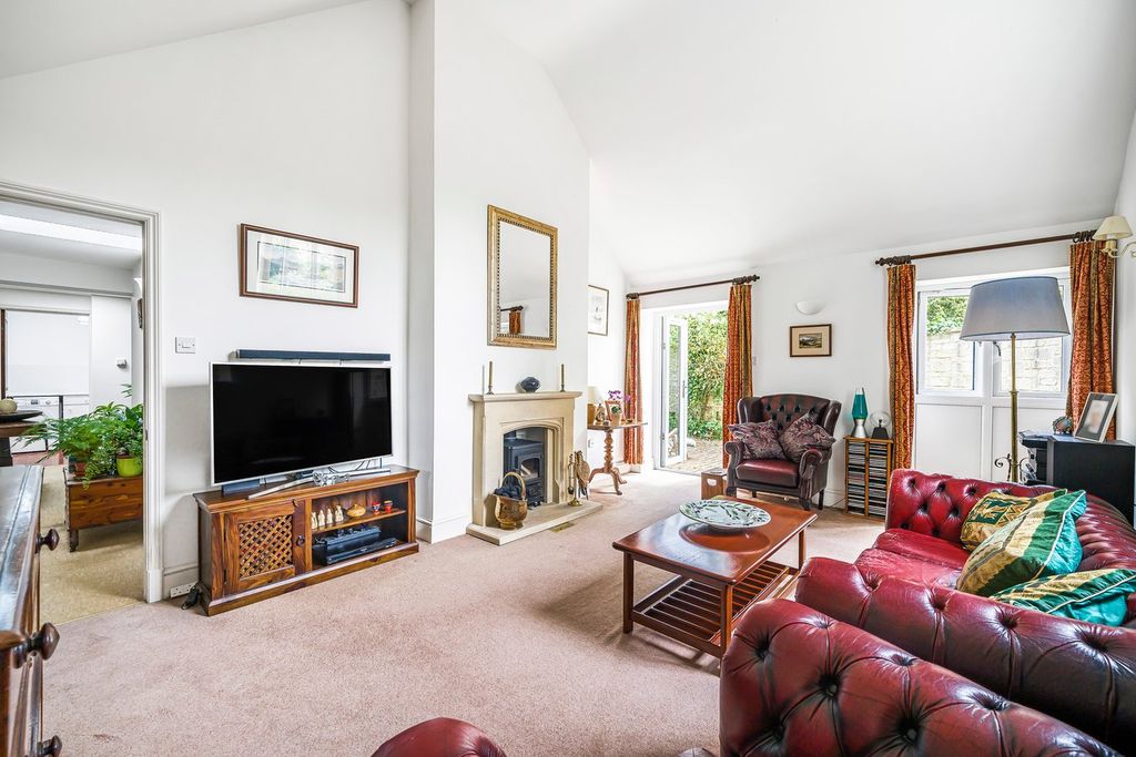 Property photo 2 of 18