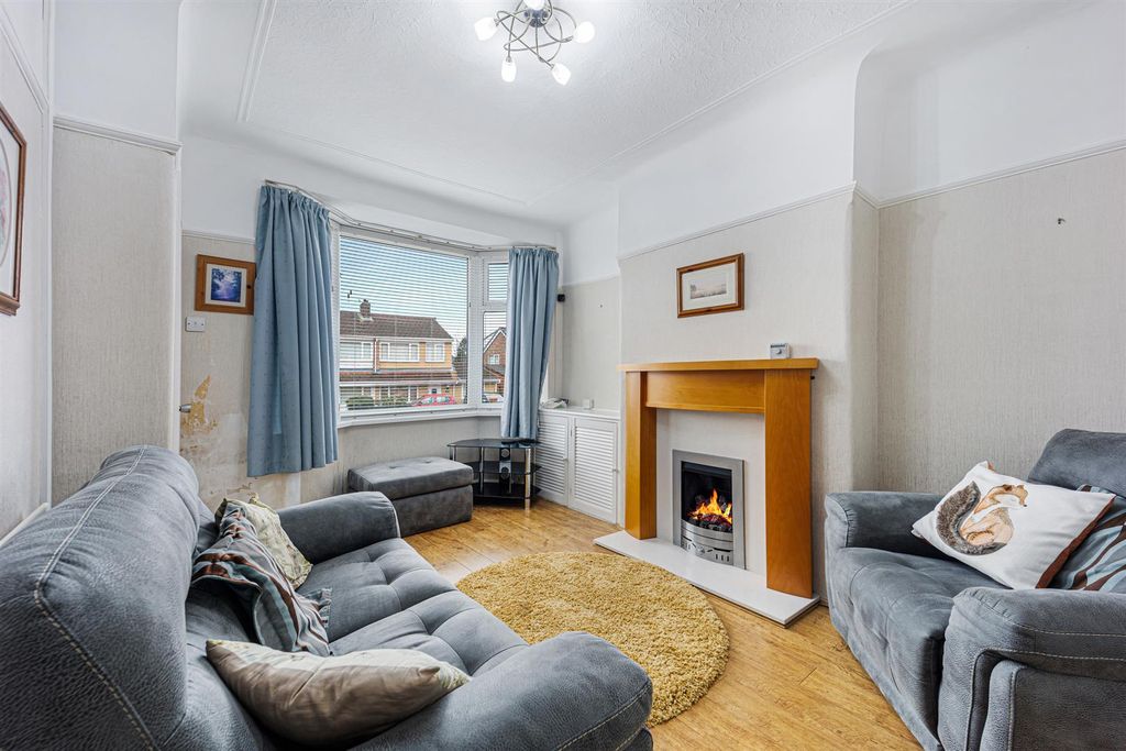 Property photo 2 of 14 6 Willis Lane Lounge 2.Jpg