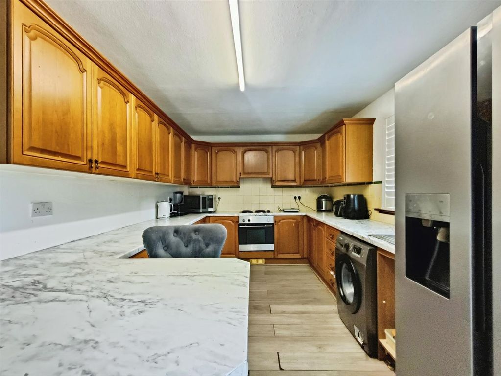 Property photo 2 of 10 65c423ce-1000082214.Jpg