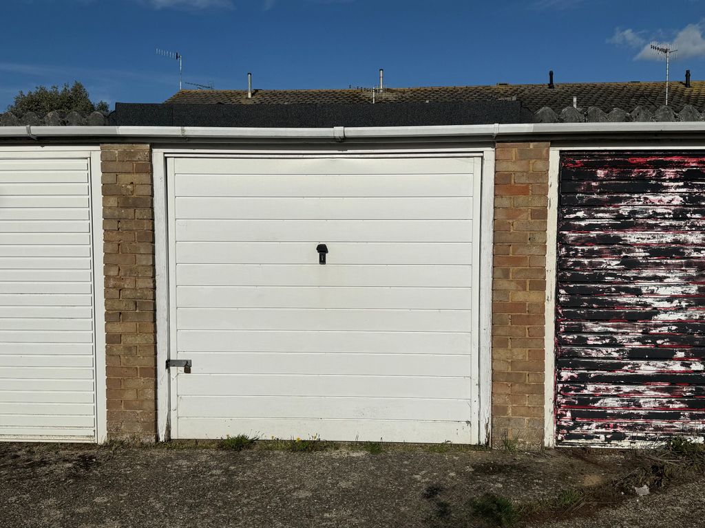 Property photo 1 of 5 Garage The Cape 5