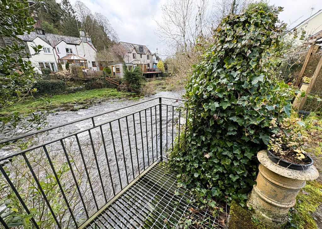 Property photo 2 of 27