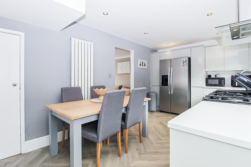 Property photo 3 of 10 Kitchen/Diner