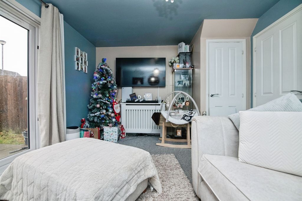 Property photo 3 of 13