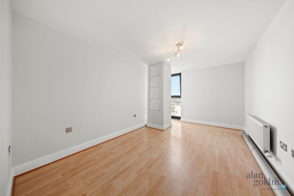 Property photo 2 of 8 Lrg_Flat 805 100 Kingsway - 1T9Hzesltx5Pknlnjxif