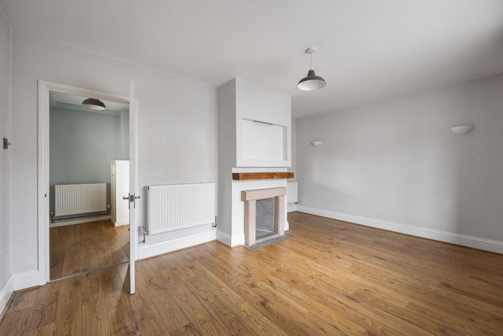 Property photo 3 of 18 Dutton Road (1 Of 28).Jpg