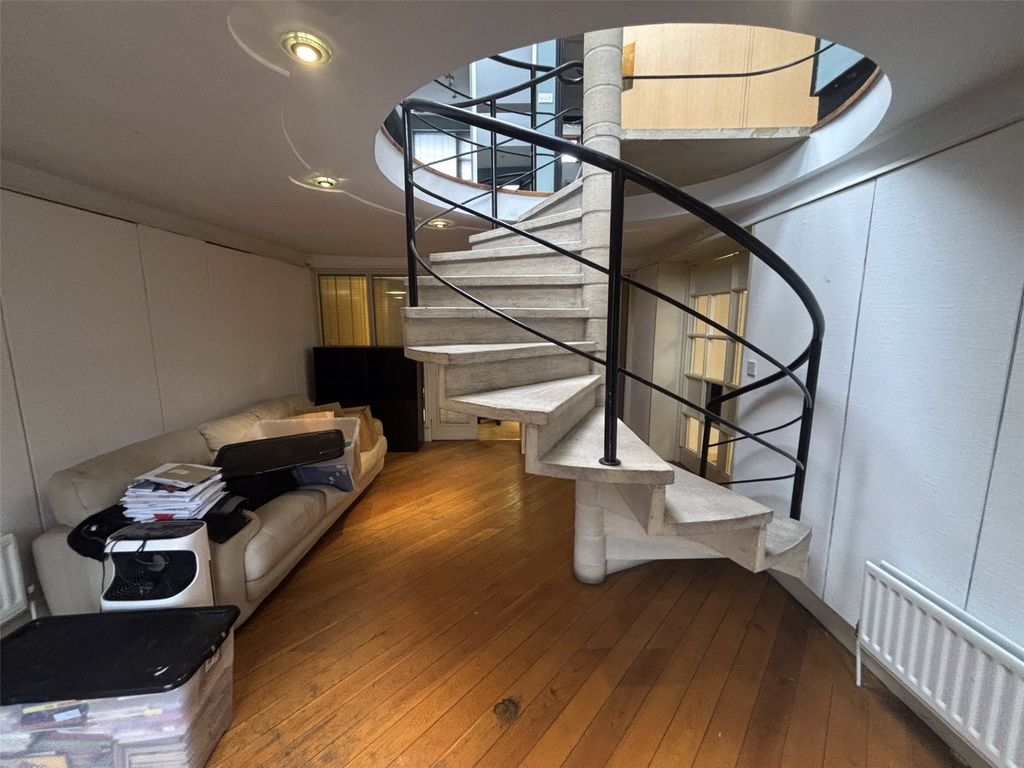 Property photo 3 of 6 Picture No. 05