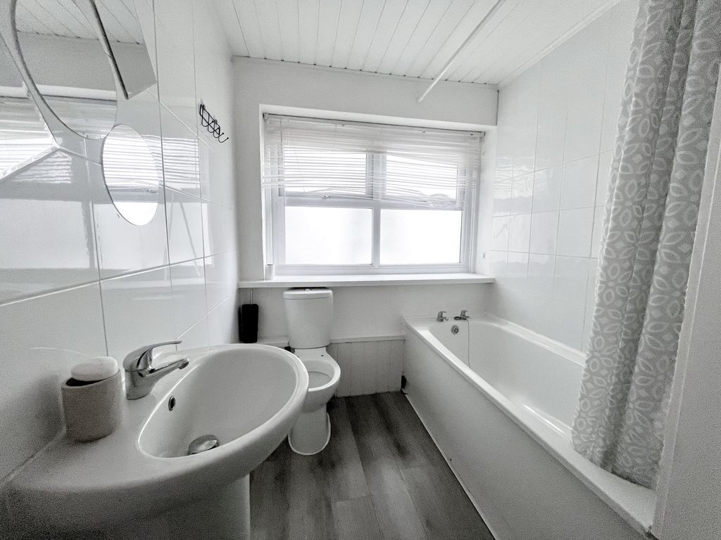 Property photo 3 of 6 Photo 2