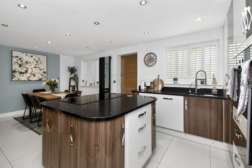 Property photo 2 of 23