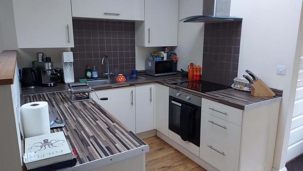 Property photo 2 of 7 Kitchen.Jpg
