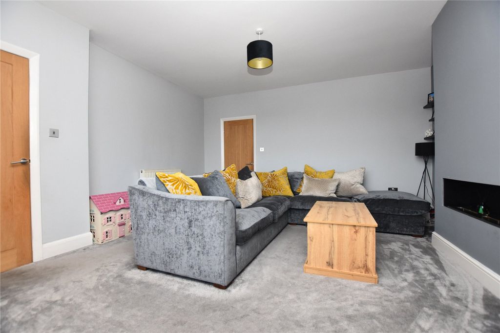 Property photo 2 of 15 Picture No. 21