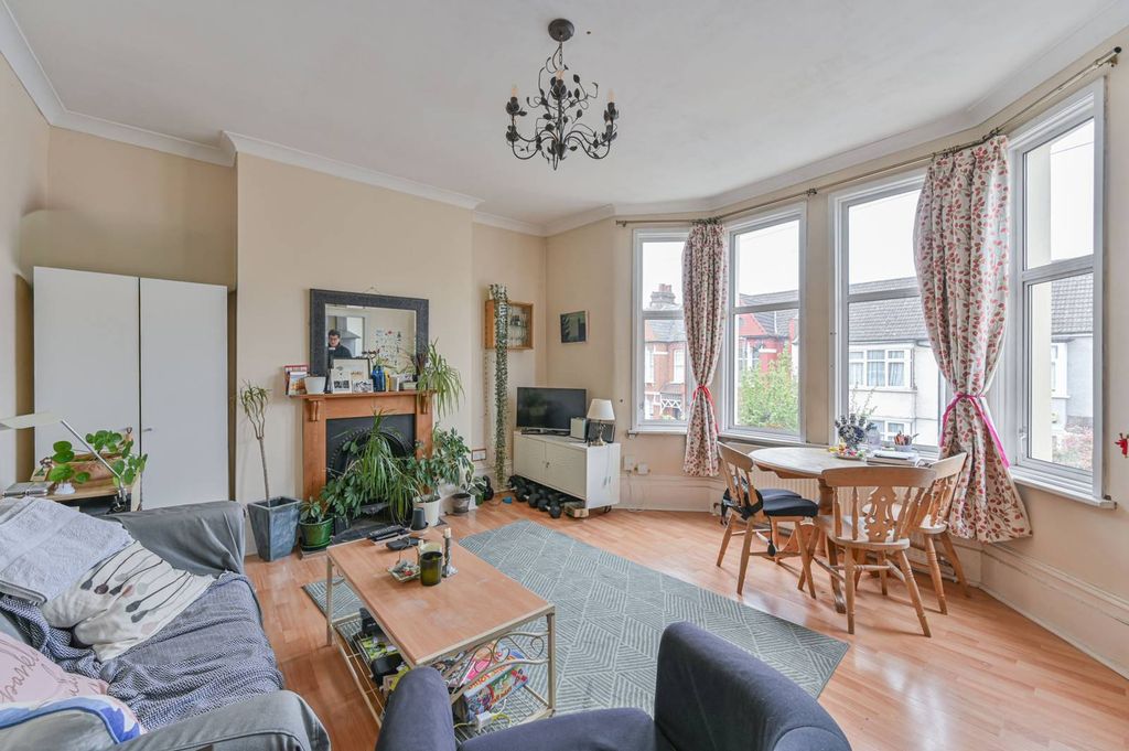 Property photo 2 of 8