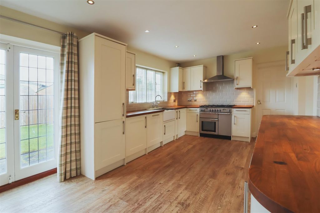 Property photo 2 of 39