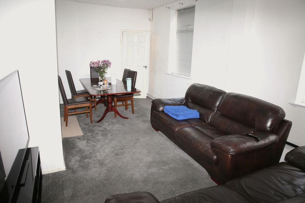Property photo 2 of 11 Image 1