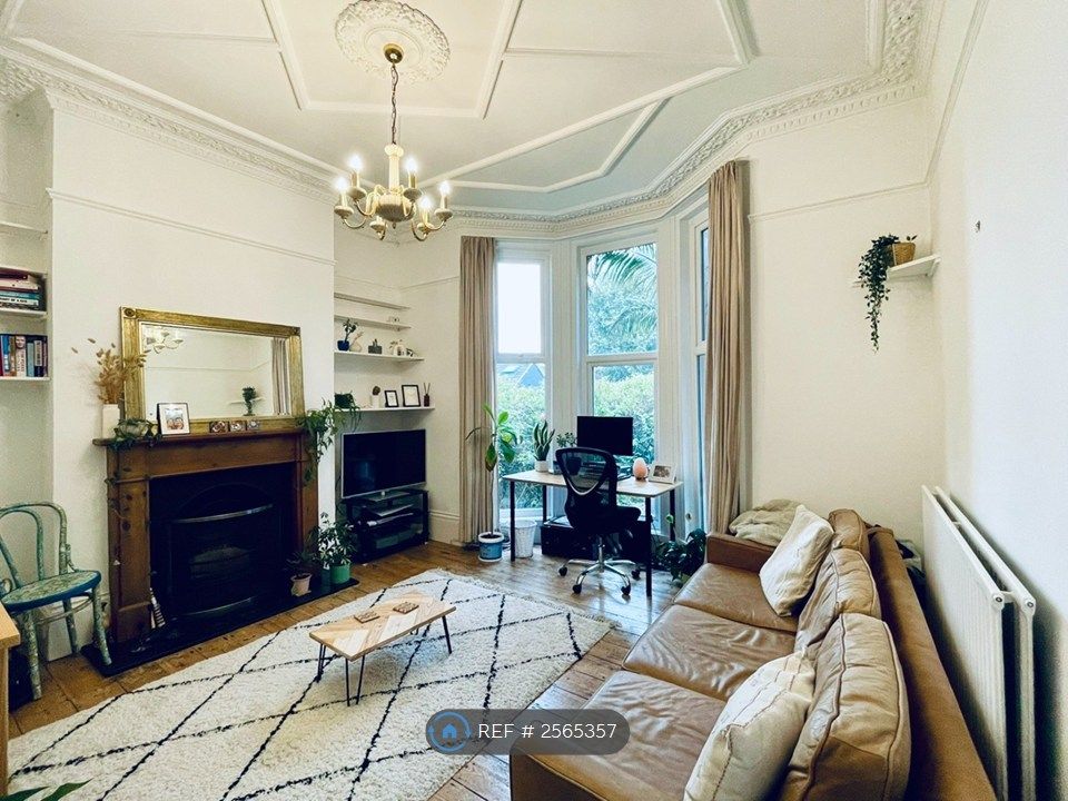 Property photo 1 of 8 Front Room