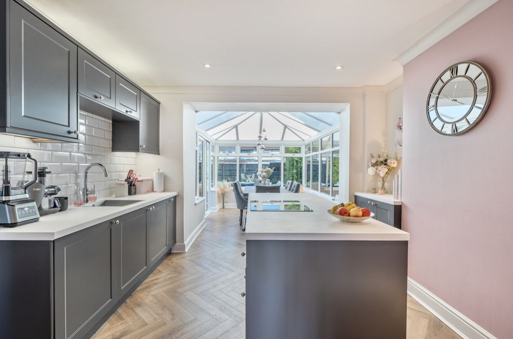 Property photo 2 of 13 1350102-8-68Bafa314683B