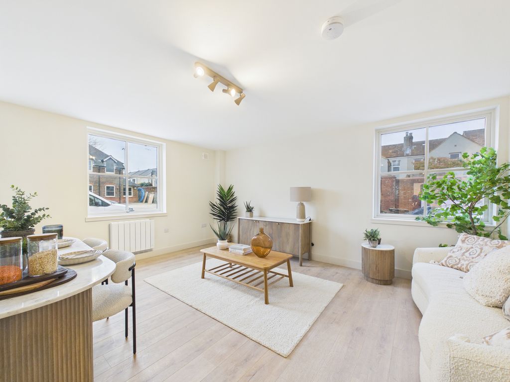 Property photo 2 of 5 Cam03519G0-Pr0498-Still023