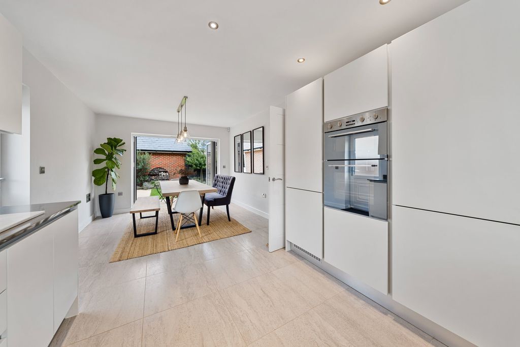 Property photo 2 of 21