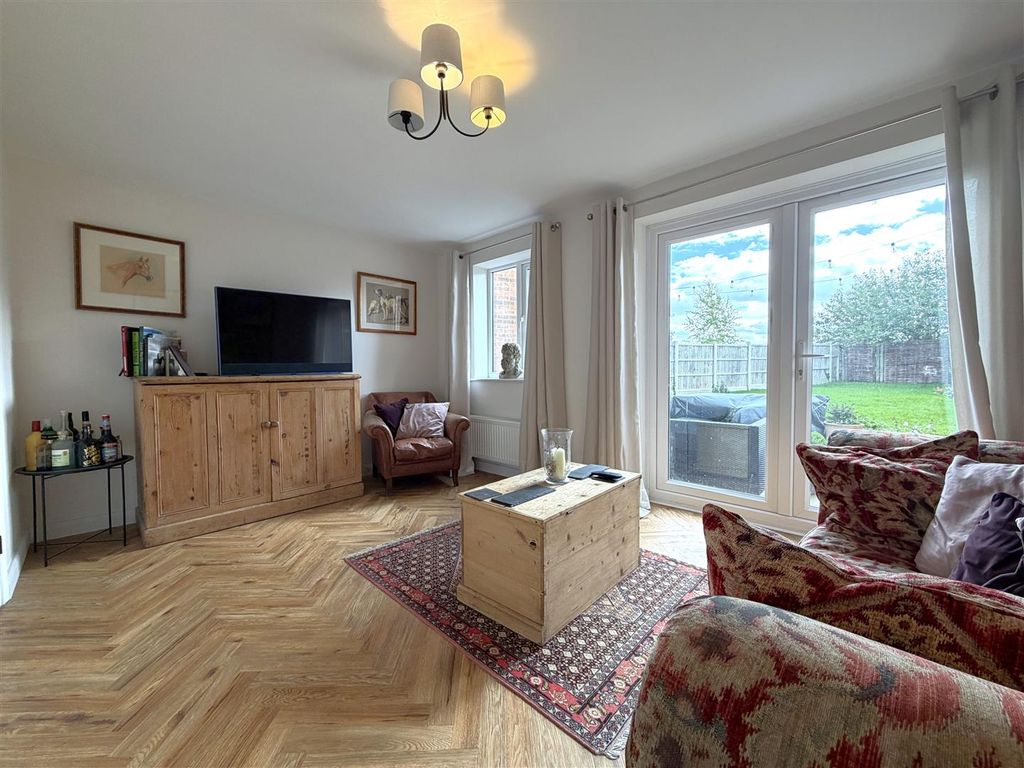 Property photo 2 of 22 Lovely Living Room With French Doors 534