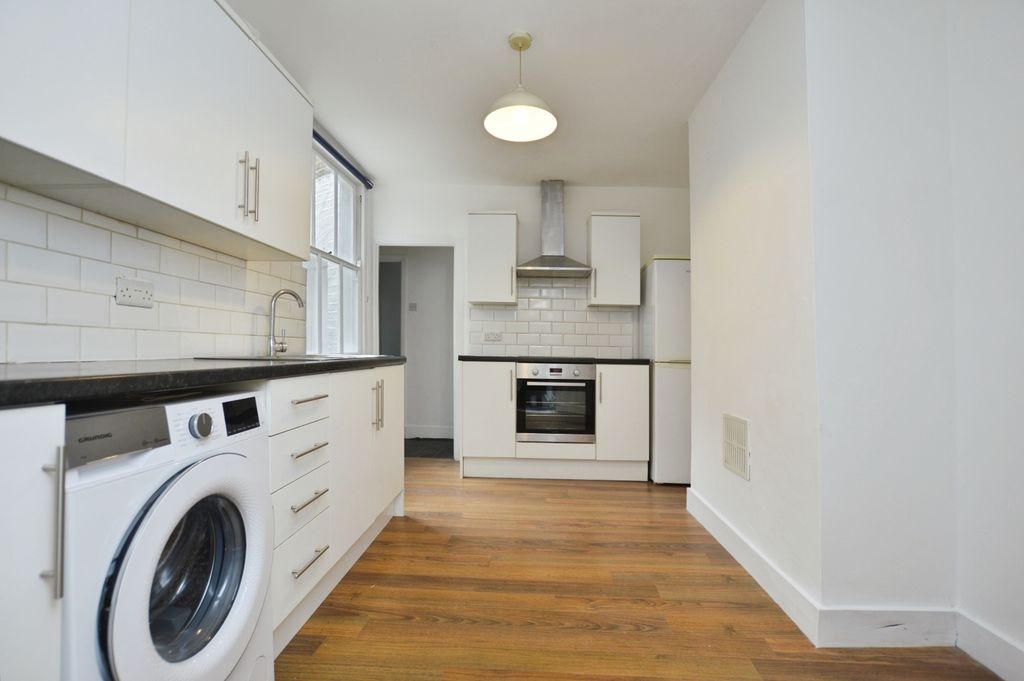 Property photo 2 of 18 Kitchen