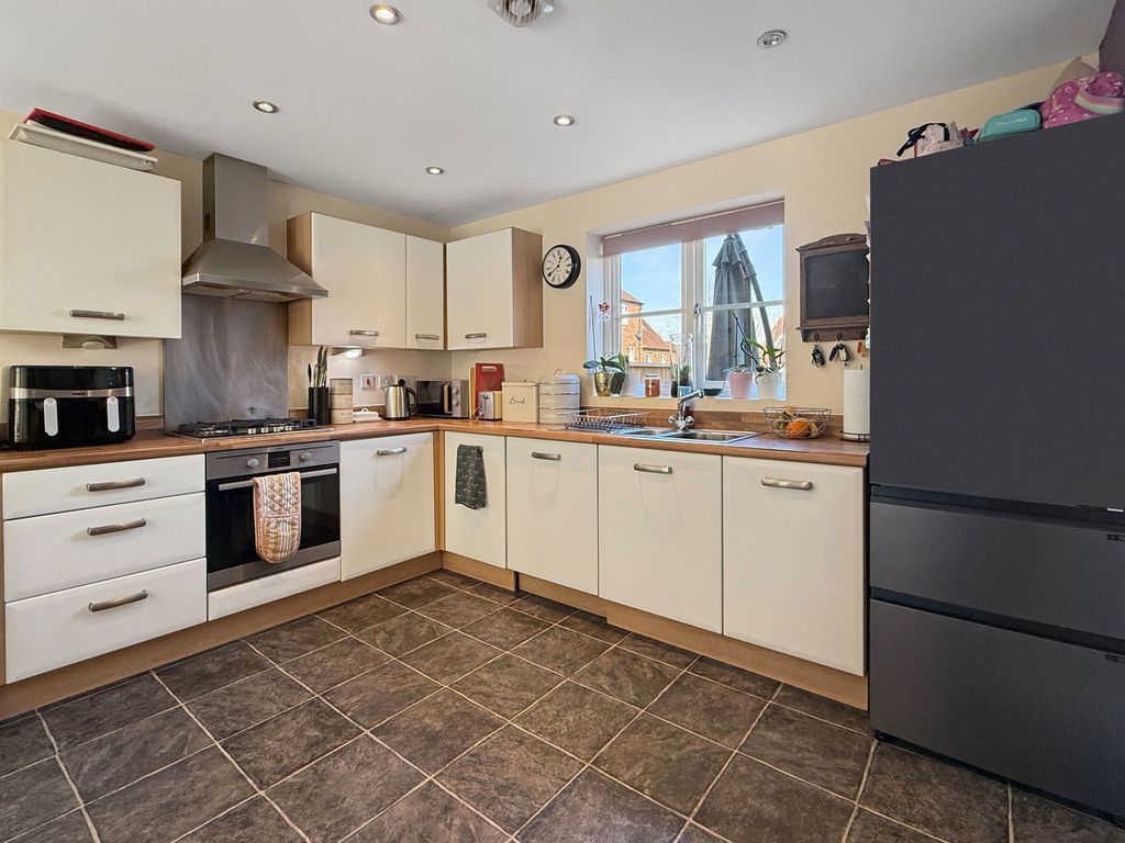 Property photo 2 of 22