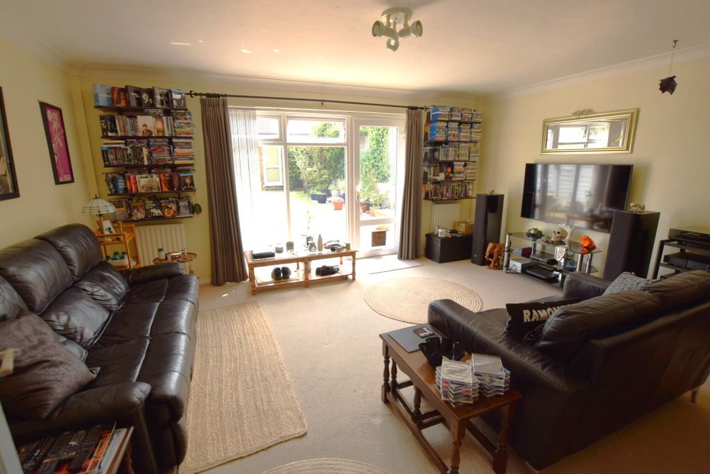 Property photo 3 of 19 Living Room