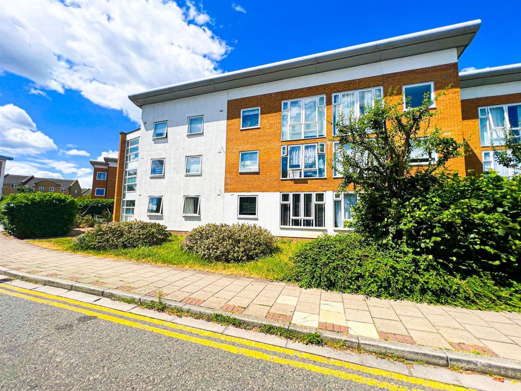 Property photo 1 of 10 Fishguard Way E16