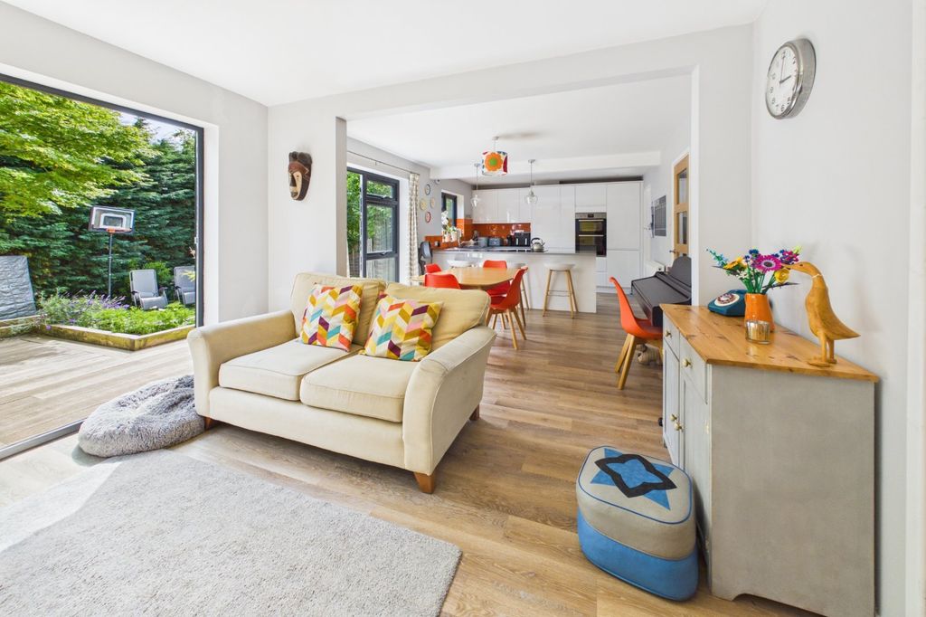 Property photo 2 of 20 Open Plan Living