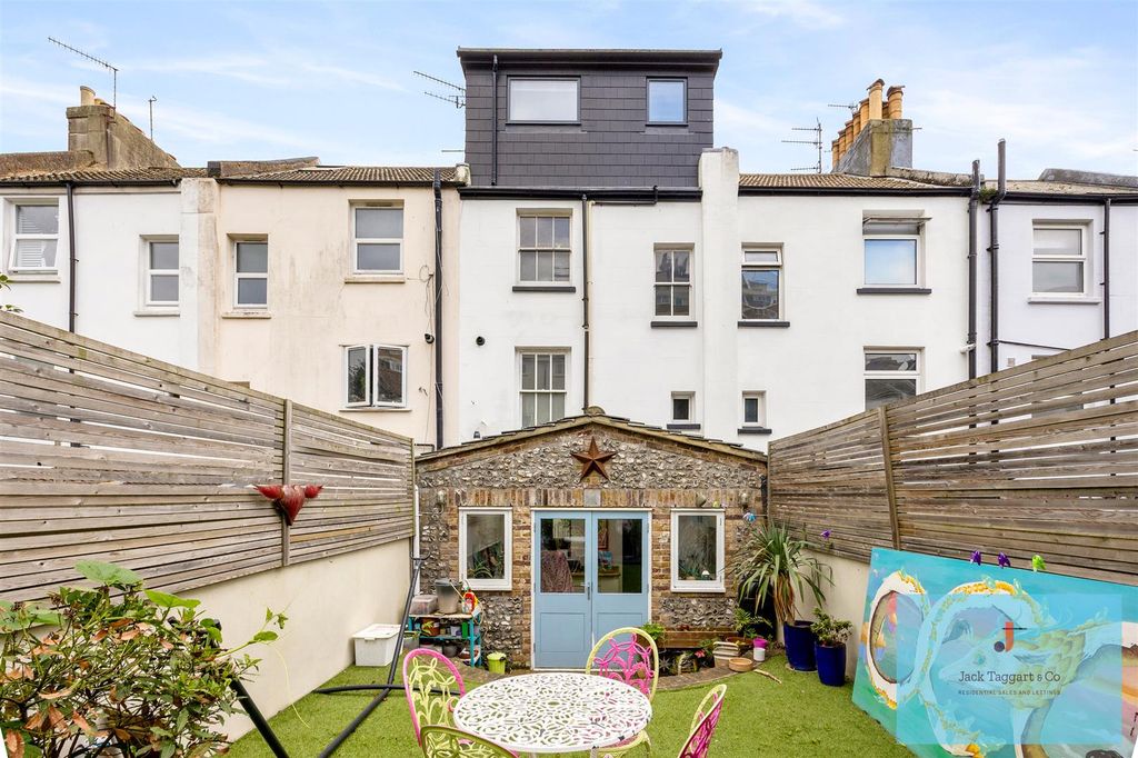 Property photo 2 of 15