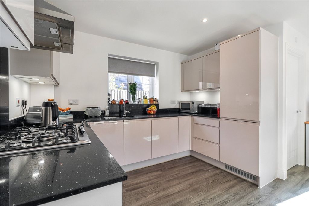 Property photo 3 of 19 Kitchen