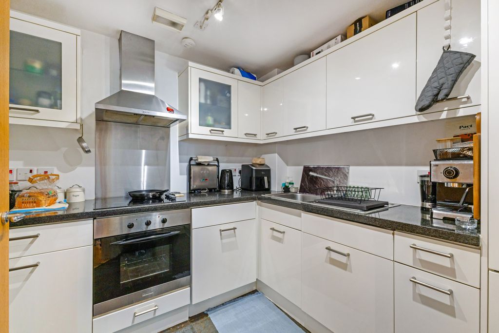 Property photo 2 of 11 Kitchen