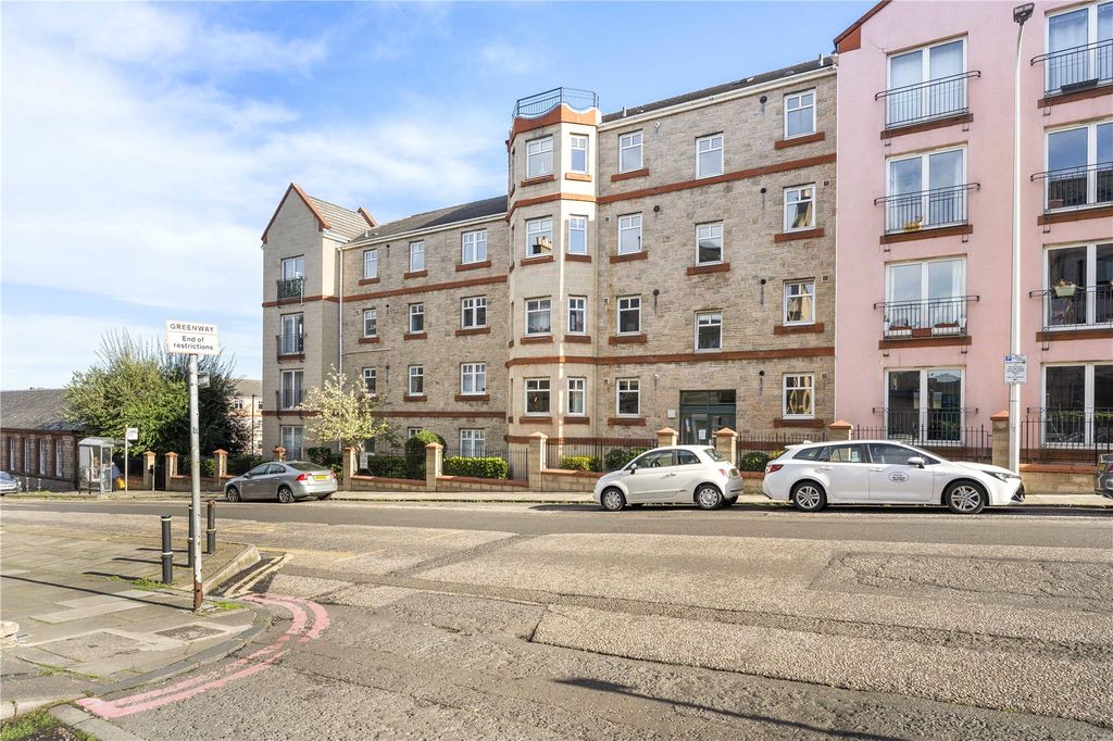 Property photo 1 of 17 Sinclair Close
