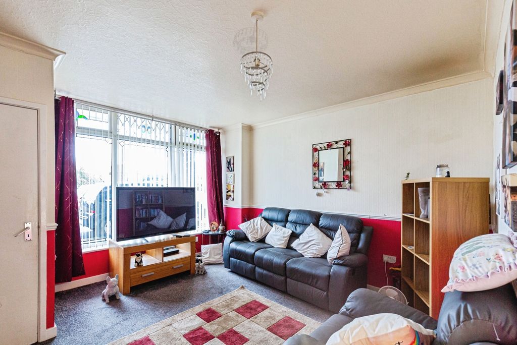 Property photo 3 of 25 Pbox-Img.Jpg