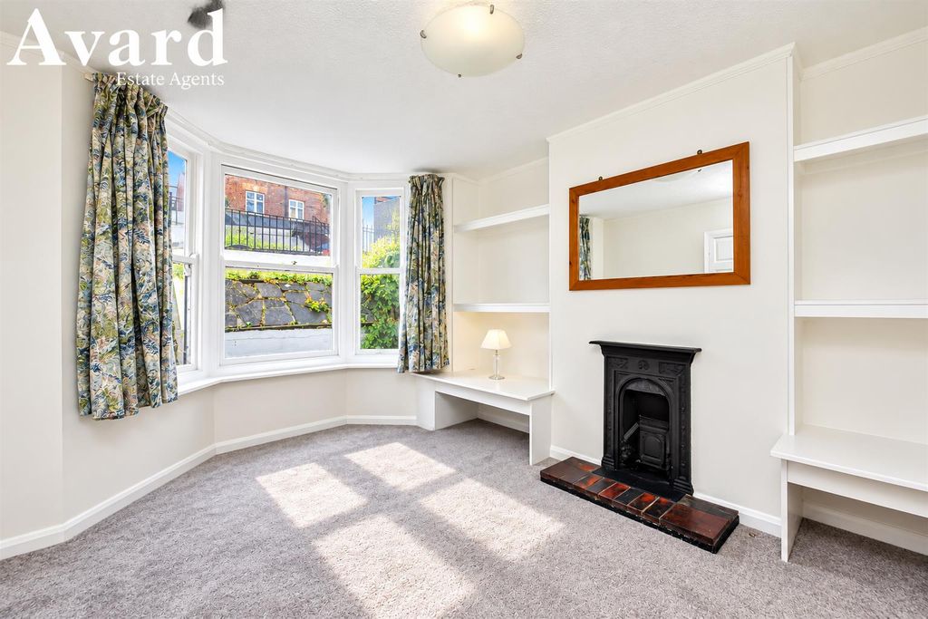 Property photo 3 of 11 303.Png