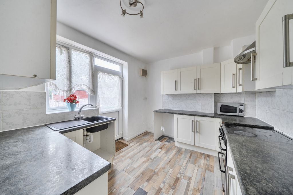 Property photo 3 of 16 1468060-10-6A19A0...