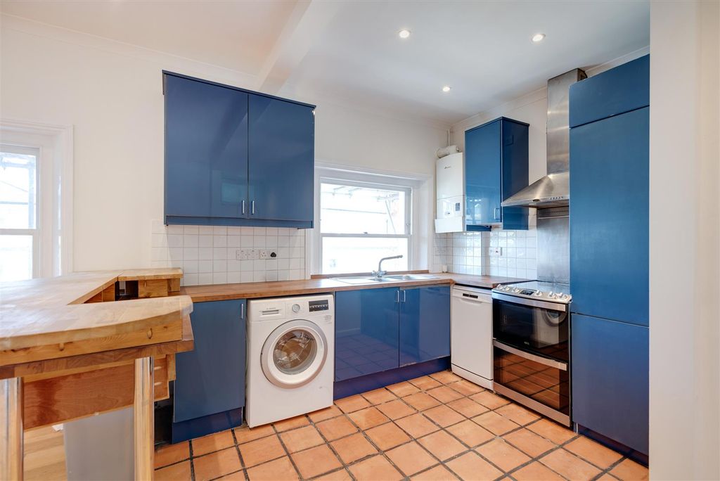 Property photo 3 of 12