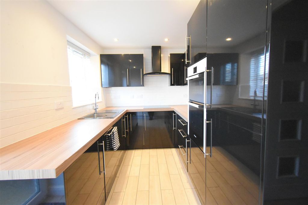 Property photo 2 of 18 Kitchen