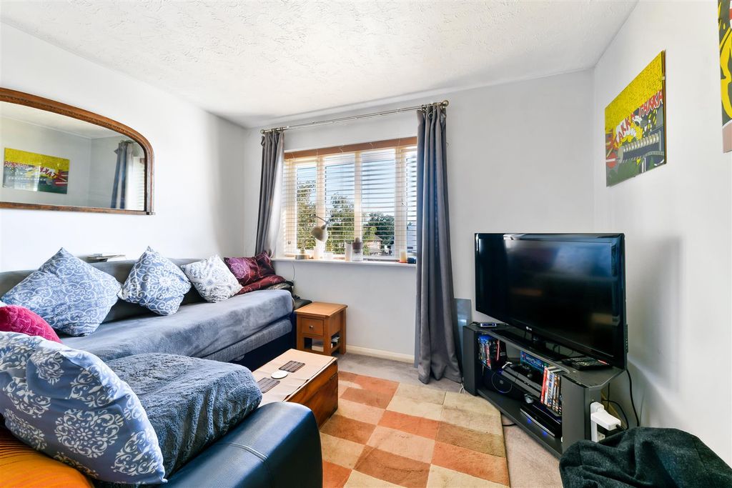 Property photo 2 of 8