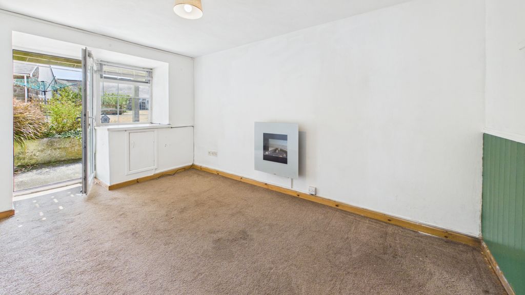 Property photo 2 of 6 Cam02926G0-Pr0330-Still005