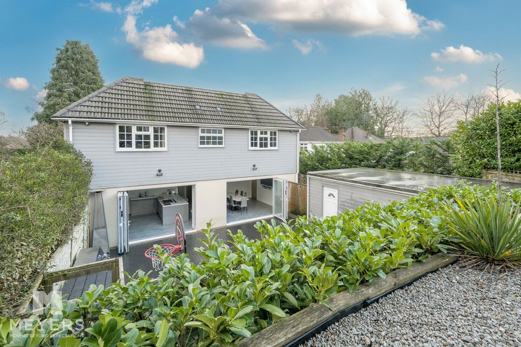 Property photo 2 of 31