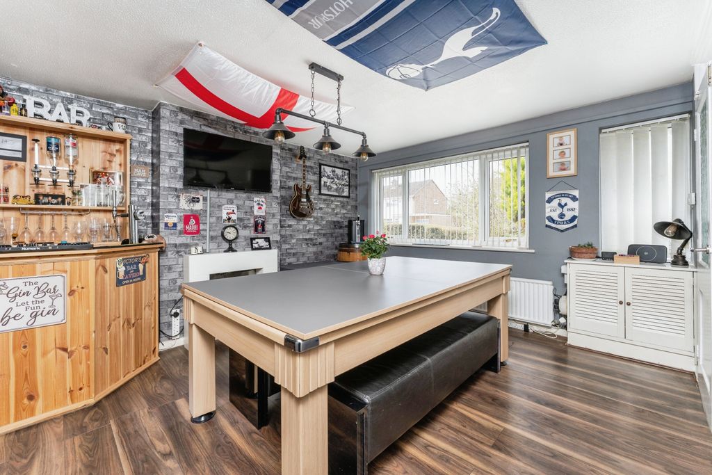 Property photo 2 of 16 Lounge