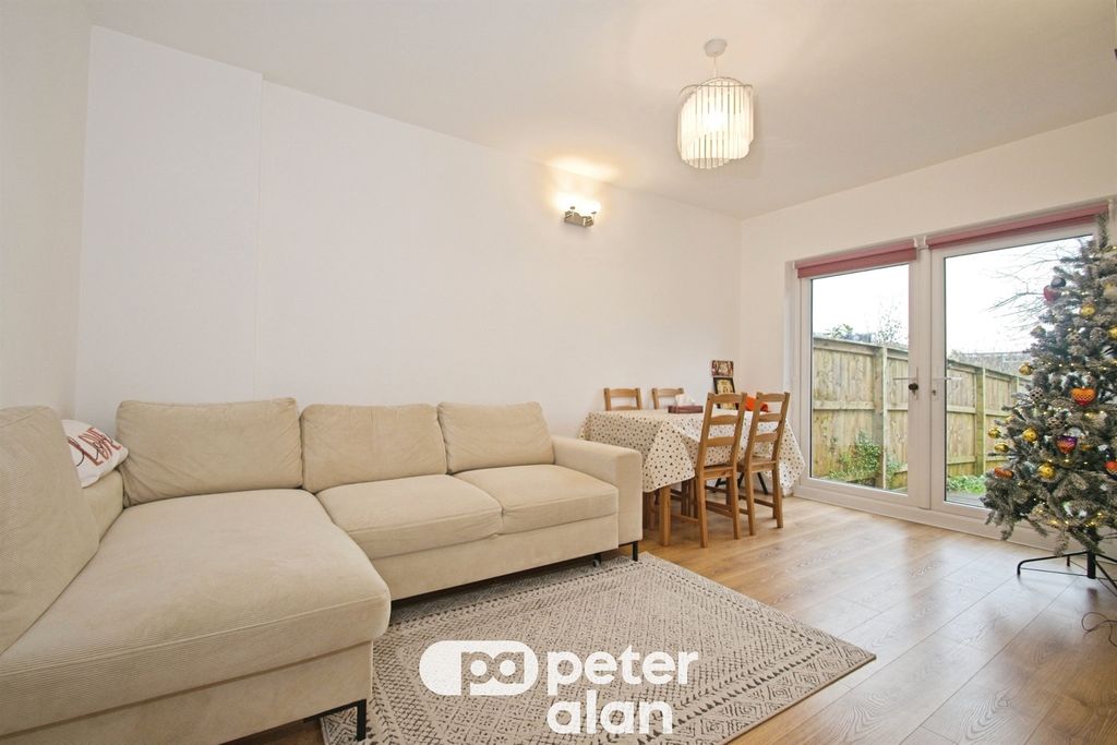 Property photo 3 of 27