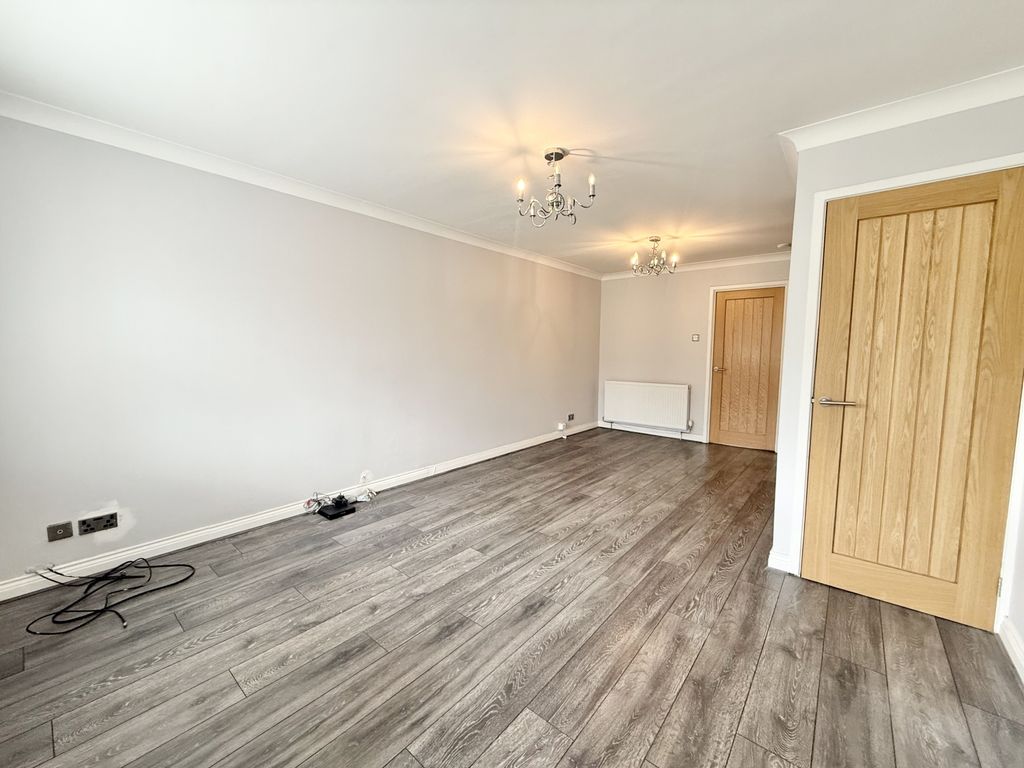 Property photo 3 of 14 Img_2583