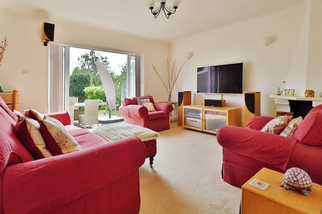 Property photo 2 of 26